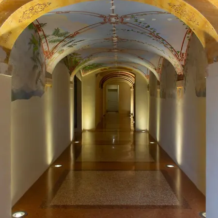 La Grotta - Artistica Esclusiva *